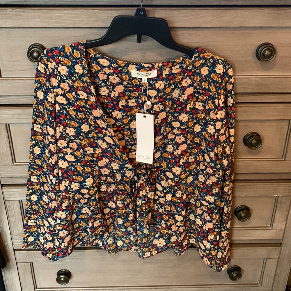 Wyldr tie front top in vibrant colors and a shorter ruffled front. Size L.